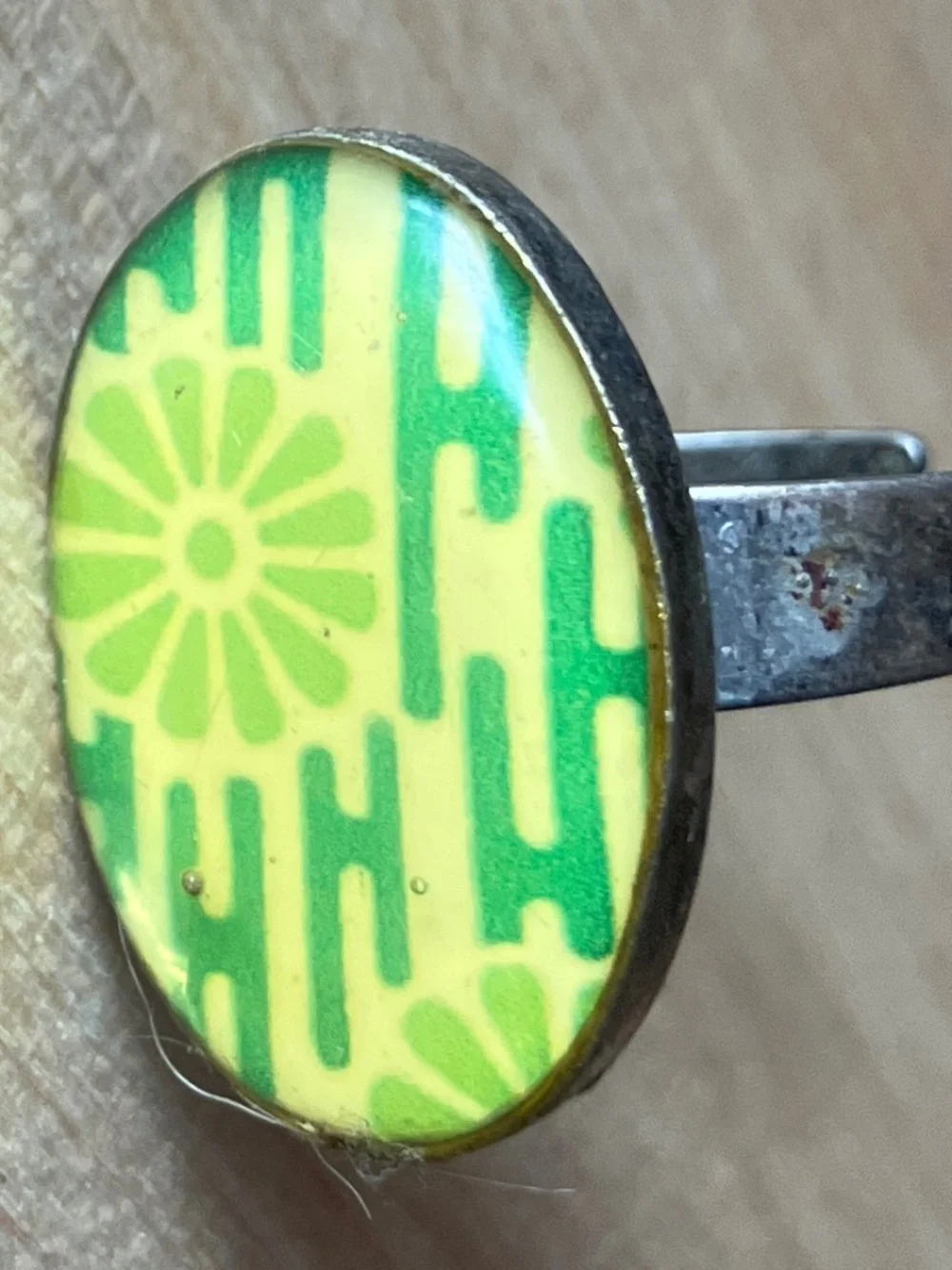 🌿 Vibrant Retro-Chic Botanical Cabochon Ring 🌿